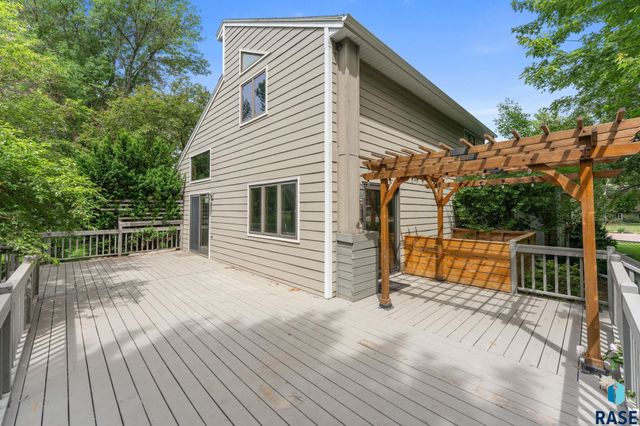 709 E Sandpiper Trl Trail, Sioux Falls, SD 57108