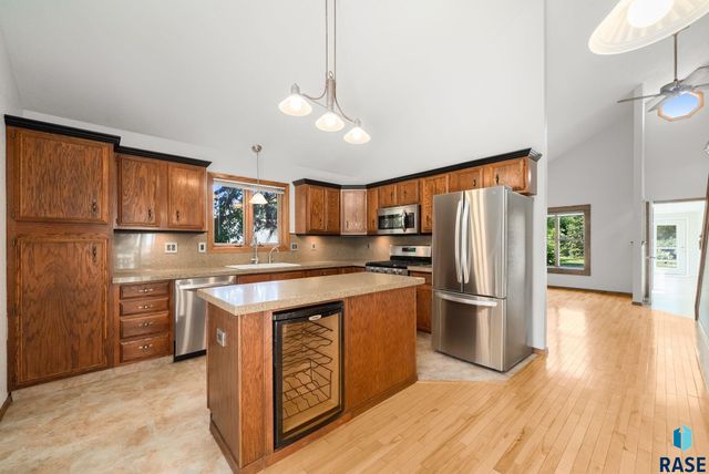709 E Sandpiper Trl Trail, Sioux Falls, SD 57108
