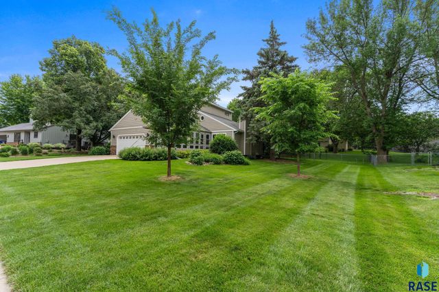 709 E Sandpiper Trl Trail, Sioux Falls, SD 57108
