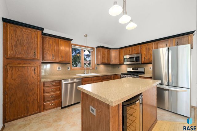 709 E Sandpiper Trl Trail, Sioux Falls, SD 57108