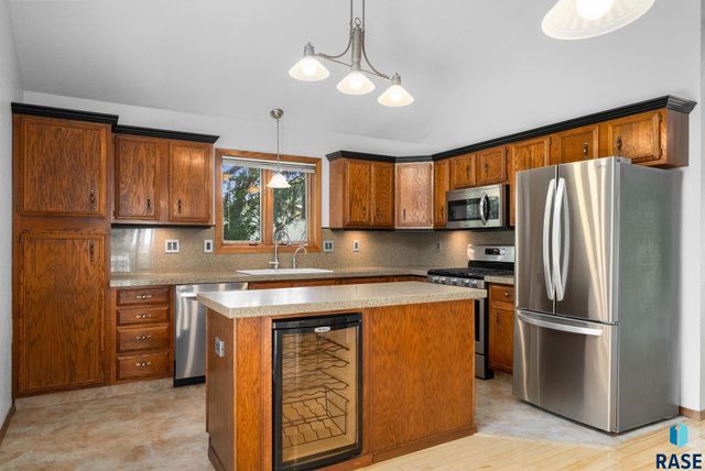 709 E Sandpiper Trl Trail, Sioux Falls, SD 57108