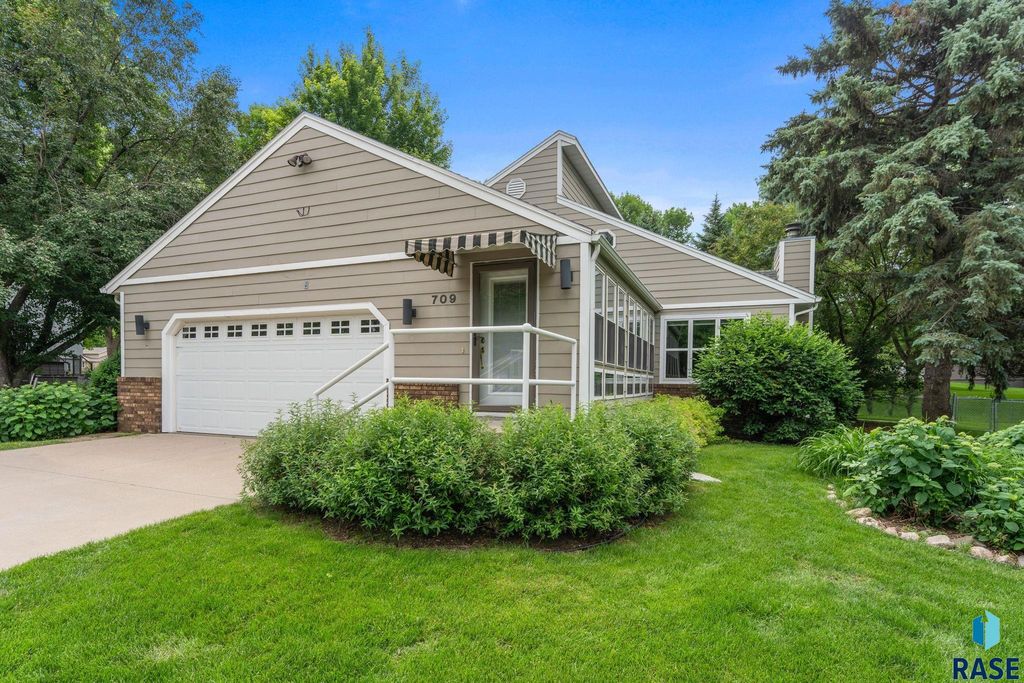 709 E Sandpiper Trl Trail, Sioux Falls, SD 57108