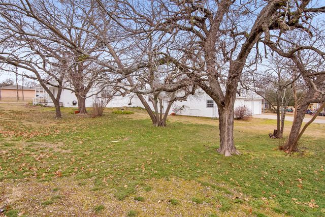 404 N Blanton, Whitewright, TX 75491