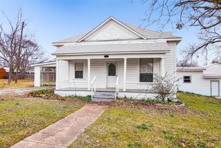 404 N Blanton, Whitewright, TX 75491