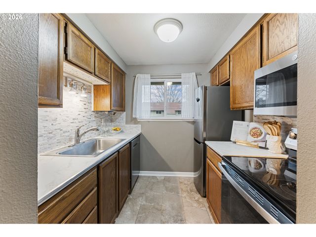 5160 Sw 180TH Ave 2, Beaverton, OR 97078