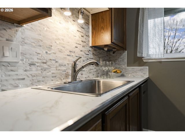 5160 Sw 180TH Ave 2, Beaverton, OR 97078