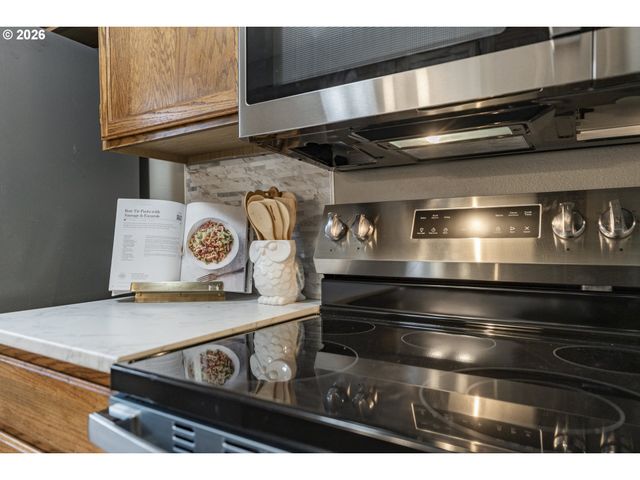 5160 Sw 180TH Ave 2, Beaverton, OR 97078