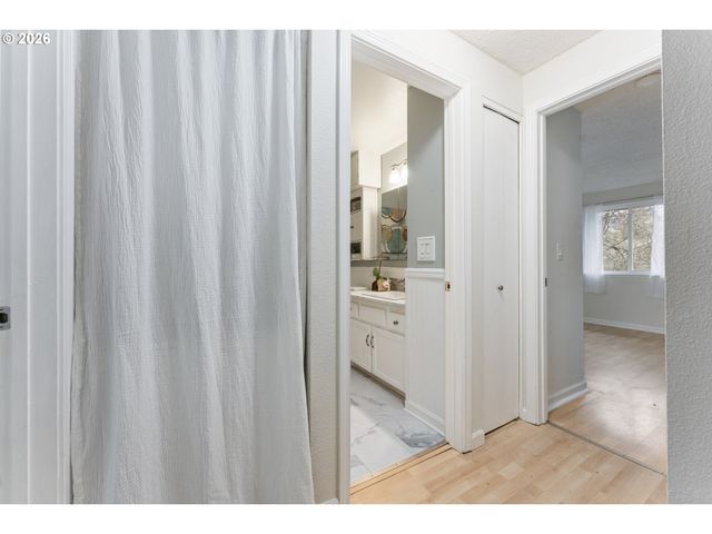 5160 Sw 180TH Ave 2, Beaverton, OR 97078