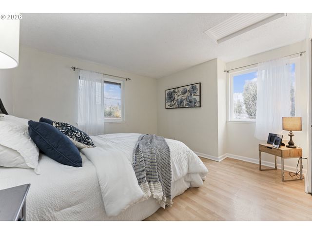 5160 Sw 180TH Ave 2, Beaverton, OR 97078