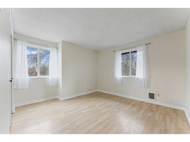 5160 Sw 180TH Ave 2, Beaverton, OR 97078