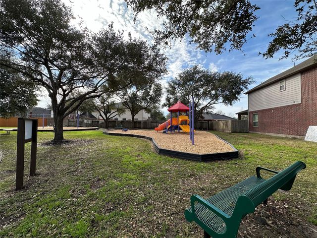 2808 Garner Park Drive, Pearland, TX 77584