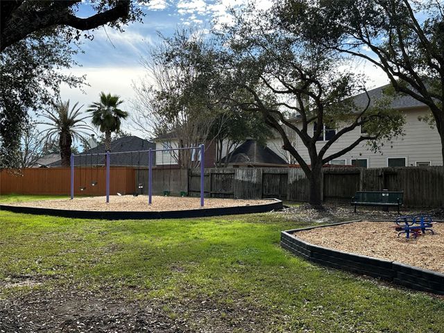 2808 Garner Park Drive, Pearland, TX 77584