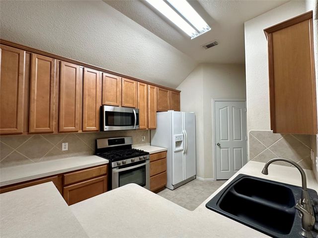 2808 Garner Park Drive, Pearland, TX 77584