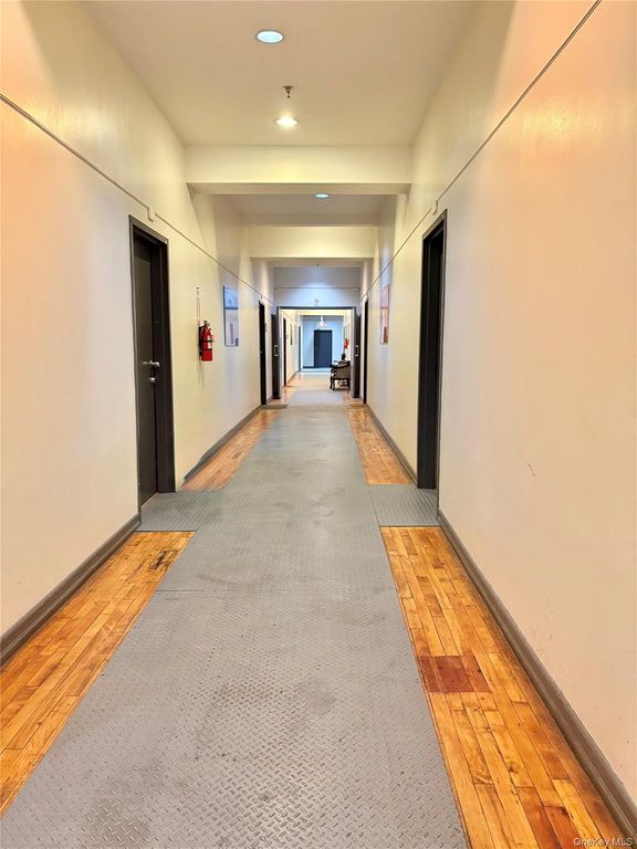 2525 Borden Avenue 216, Long Island City, NY 11101 — photo 2