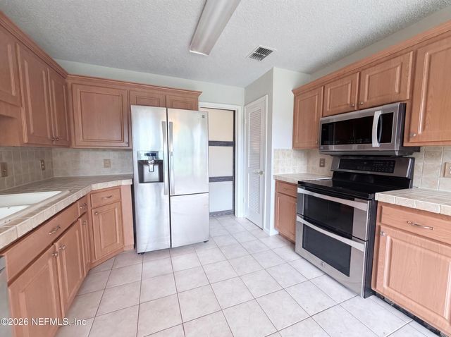2441 LONGWOOD Street, Orange Park, FL 32065