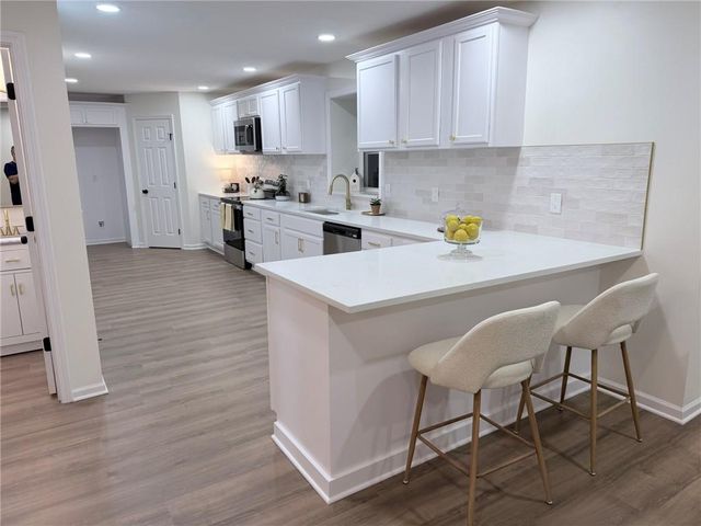 12602 Fountain Lake Drive, Grandview, MO 64030