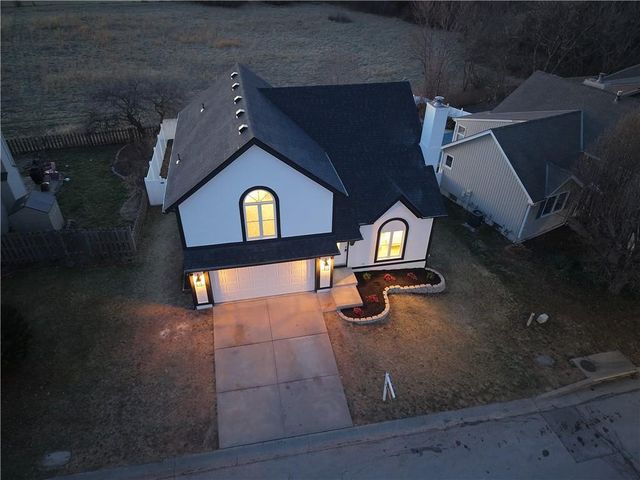 12602 Fountain Lake Drive, Grandview, MO 64030