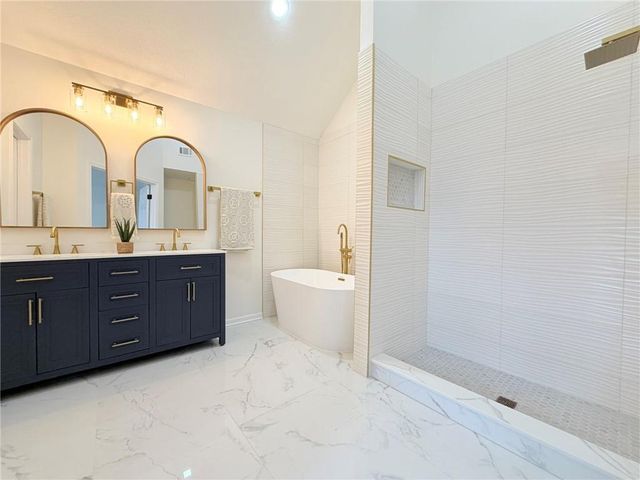 12602 Fountain Lake Drive, Grandview, MO 64030