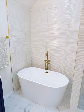 12602 Fountain Lake Drive, Grandview, MO 64030