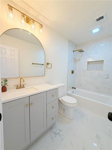 12602 Fountain Lake Drive, Grandview, MO 64030