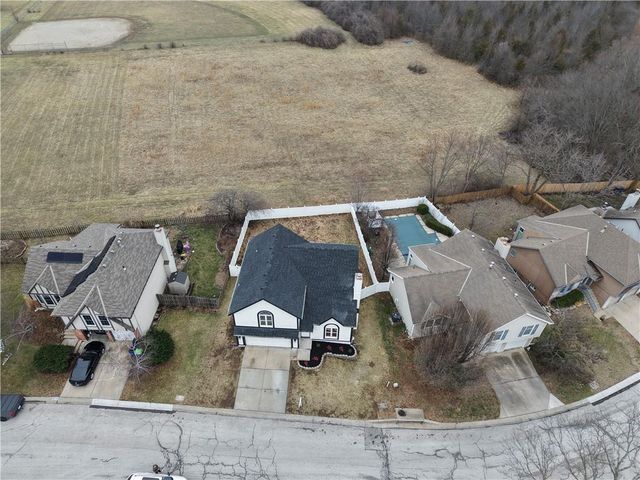 12602 Fountain Lake Drive, Grandview, MO 64030