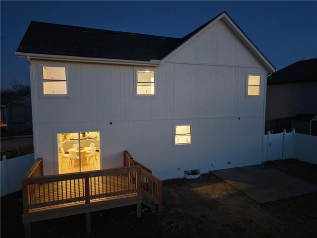 12602 Fountain Lake Drive, Grandview, MO 64030