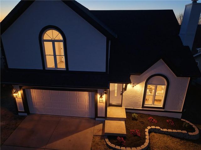 12602 Fountain Lake Drive, Grandview, MO 64030