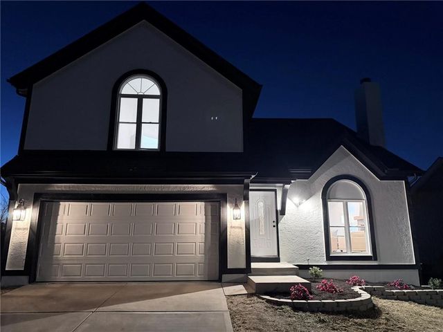 12602 Fountain Lake Drive, Grandview, MO 64030