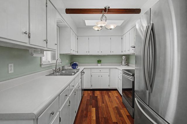 14 Skyline Drive, Essex, VT 05452