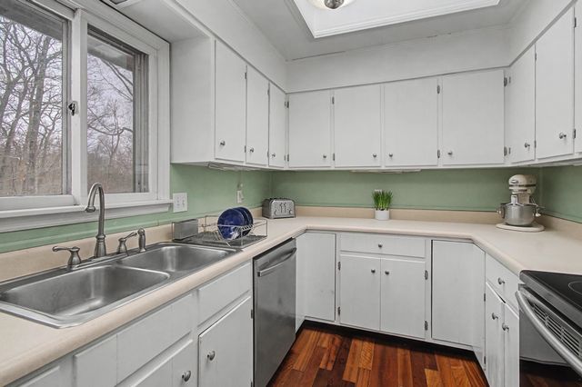 14 Skyline Drive, Essex, VT 05452