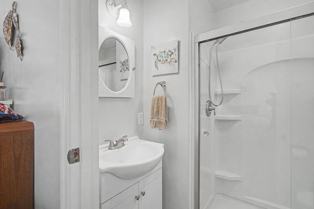 14 Skyline Drive, Essex, VT 05452