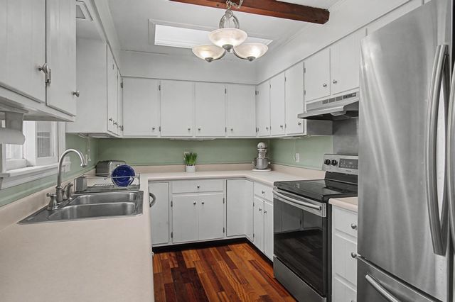 14 Skyline Drive, Essex, VT 05452