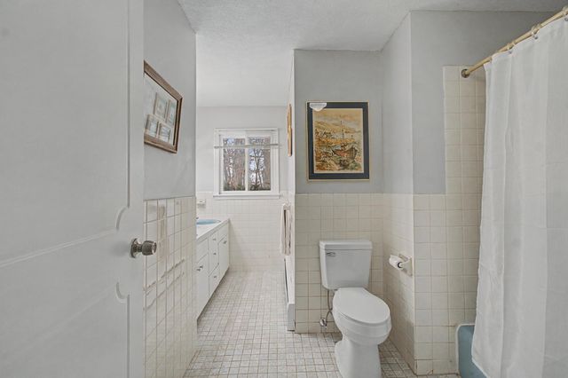 14 Skyline Drive, Essex, VT 05452