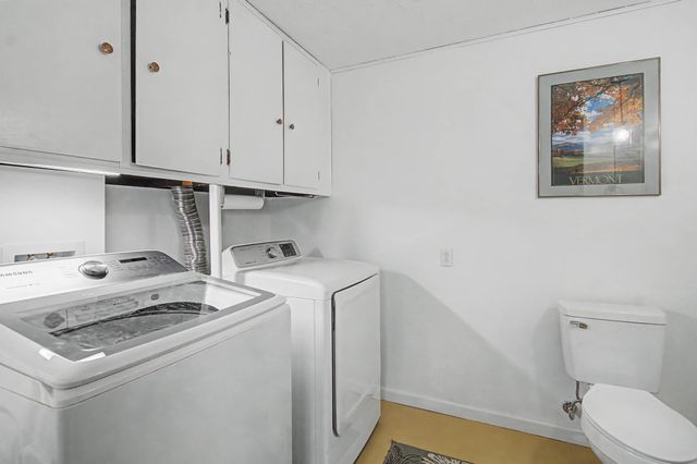 14 Skyline Drive, Essex, VT 05452