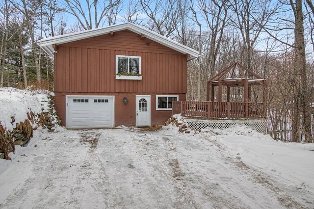 14 Skyline Drive, Essex, VT 05452