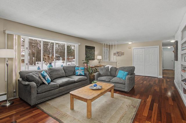 14 Skyline Drive, Essex, VT 05452