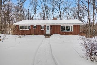 14 Skyline Drive, Essex, VT 05452