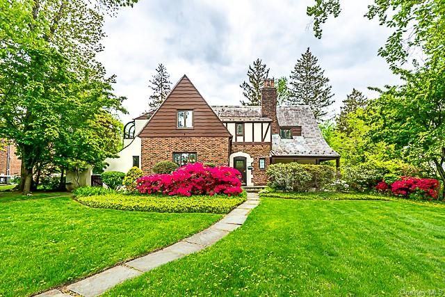 15 Mirrielees Road, Great Neck, NY 11021