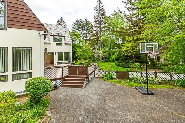 15 Mirrielees Road, Great Neck, NY 11021