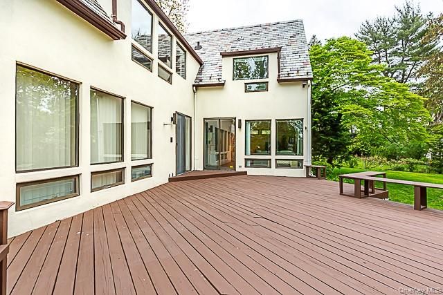 15 Mirrielees Road, Great Neck, NY 11021