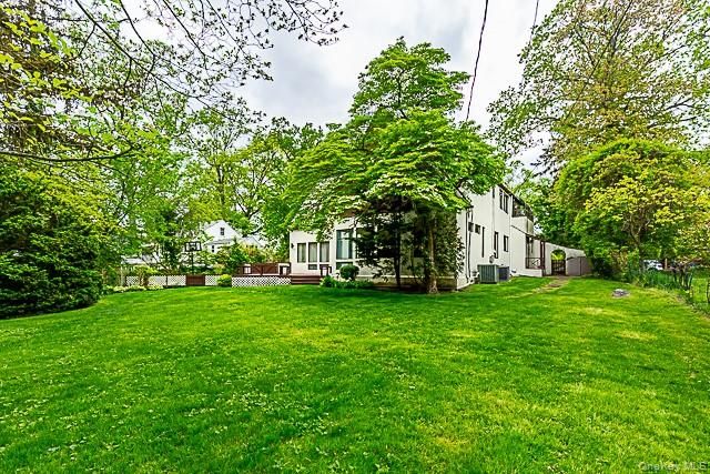 15 Mirrielees Road, Great Neck, NY 11021
