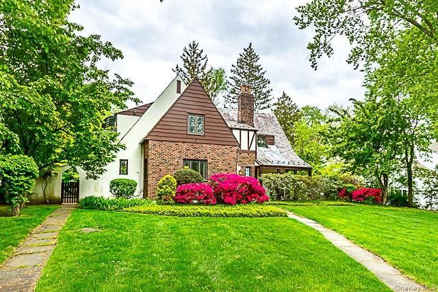 15 Mirrielees Road, Great Neck, NY 11021