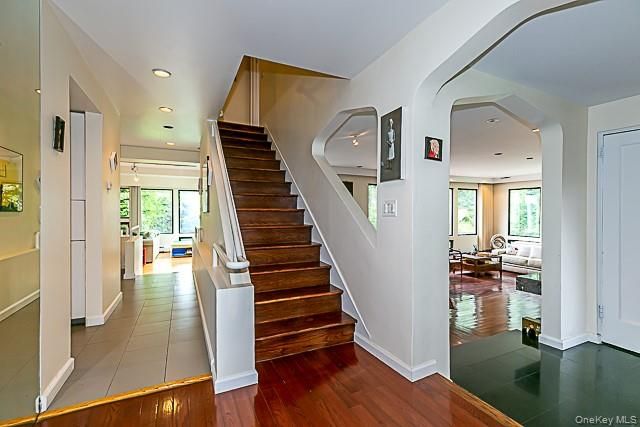 15 Mirrielees Road, Great Neck, NY 11021