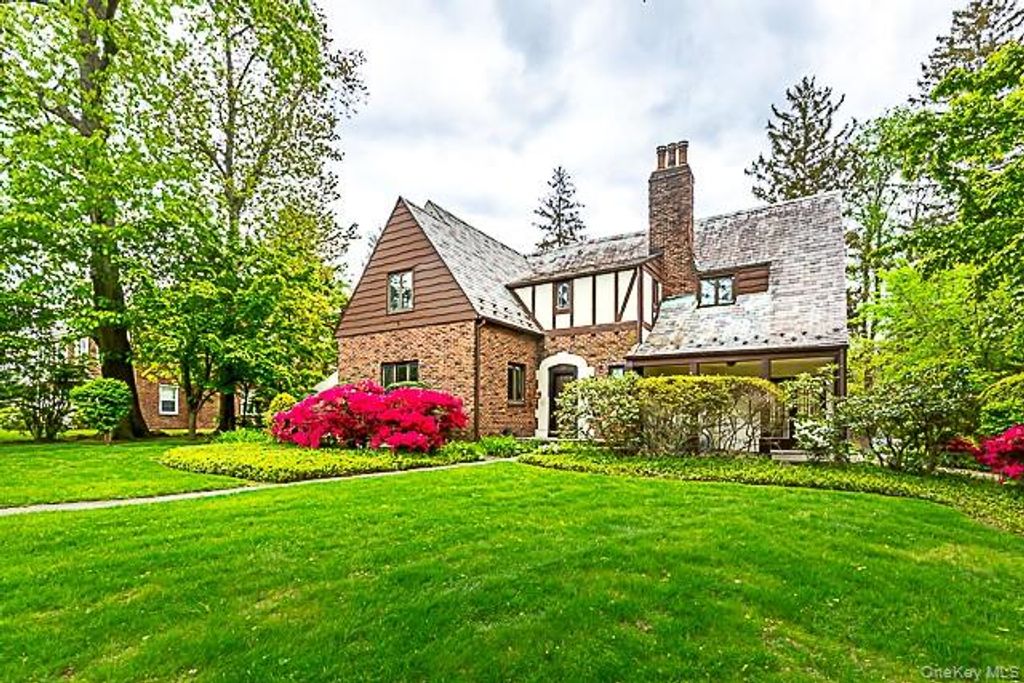 15 Mirrielees Road, Great Neck, NY 11021