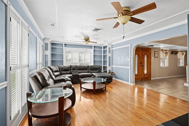 1449 45TH AVENUE NE, St Petersburg, FL 33703