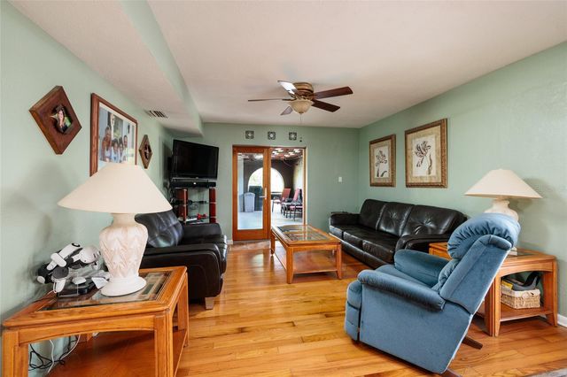 1449 45TH AVENUE NE, St Petersburg, FL 33703