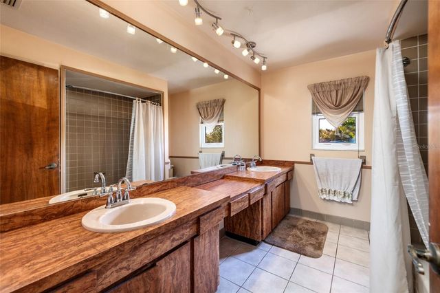 1449 45TH AVENUE NE, St Petersburg, FL 33703