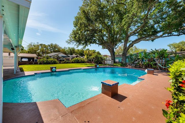 1449 45TH AVENUE NE, St Petersburg, FL 33703