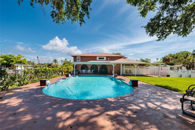 1449 45TH AVENUE NE, St Petersburg, FL 33703