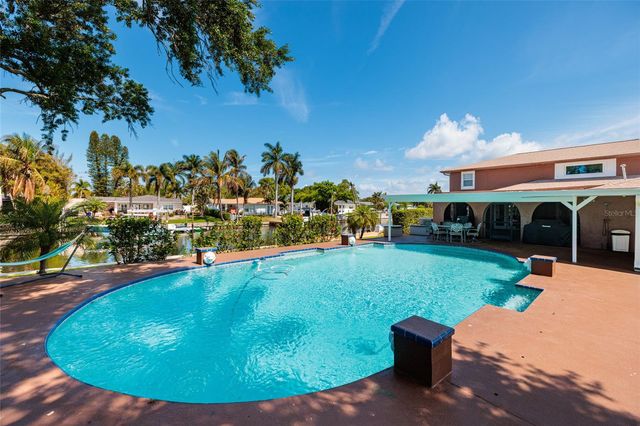 1449 45TH AVENUE NE, St Petersburg, FL 33703